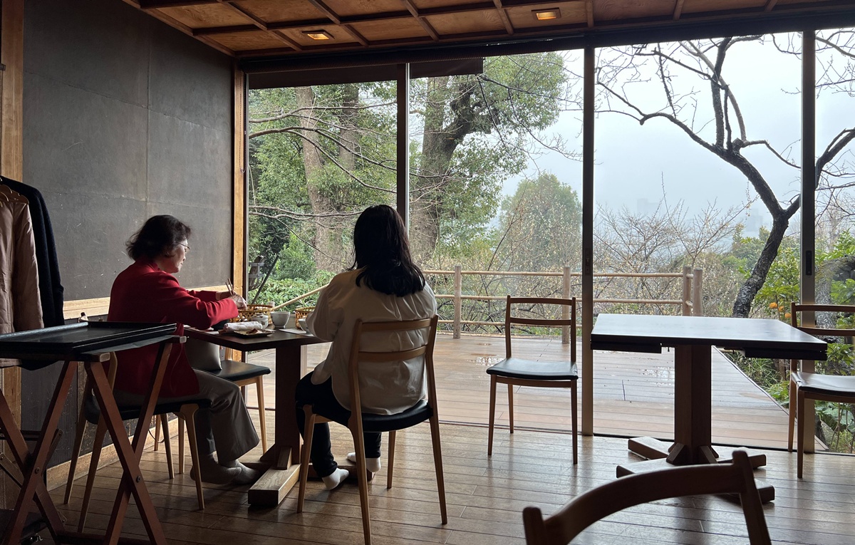 與全家共享櫻花窗景裡的日式懷石午膳！東京上野恩賜公園最珍藏的賞櫻角落｜東京上野老字號料亭 韻松亭與花籠午間御膳 @。CJ夫人。