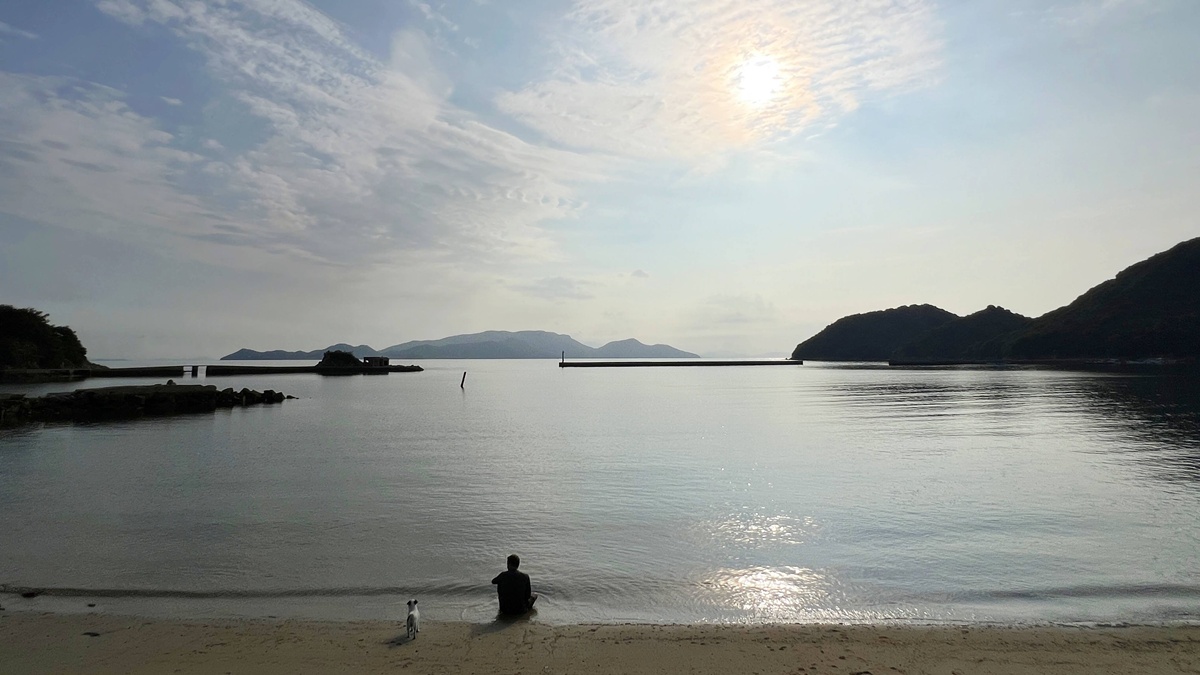 瀨戶內海景最動人的藝術作品，原來是成為風景一部分的那個喝咖啡的自己｜直島本村港 自家烘焙海景咖啡館 Naoshima Coffee @。CJ夫人。