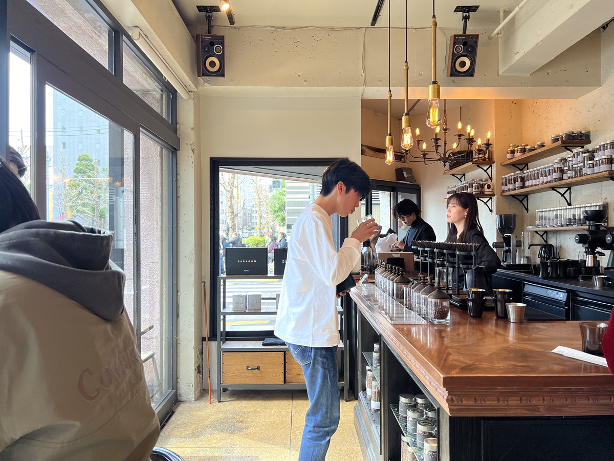 一杯一豆的極簡實驗室！在神保町，喝一杯清澈到有點冒犯的極淺焙咖啡｜東京精品咖啡推薦 GLITCH COFFEE & ROASTERS 東京神保町發跡店 @。CJ夫人。