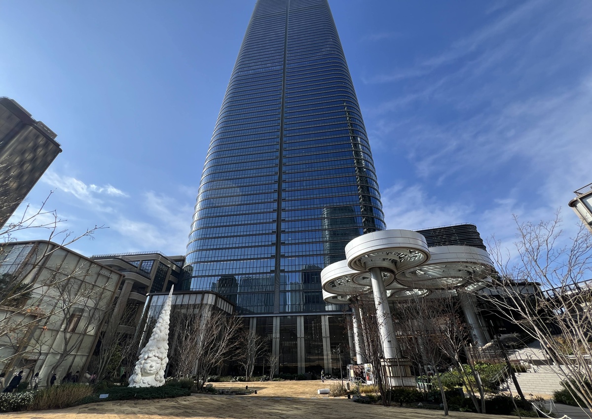 東京第一高樓的早晨，把東京鐵塔拉近到眼前｜東京港區麻布台之丘 森 JP Tower 33 樓的景觀咖啡廳 Hill House Sky Room Caf&eacute; & Bar @。CJ夫人。