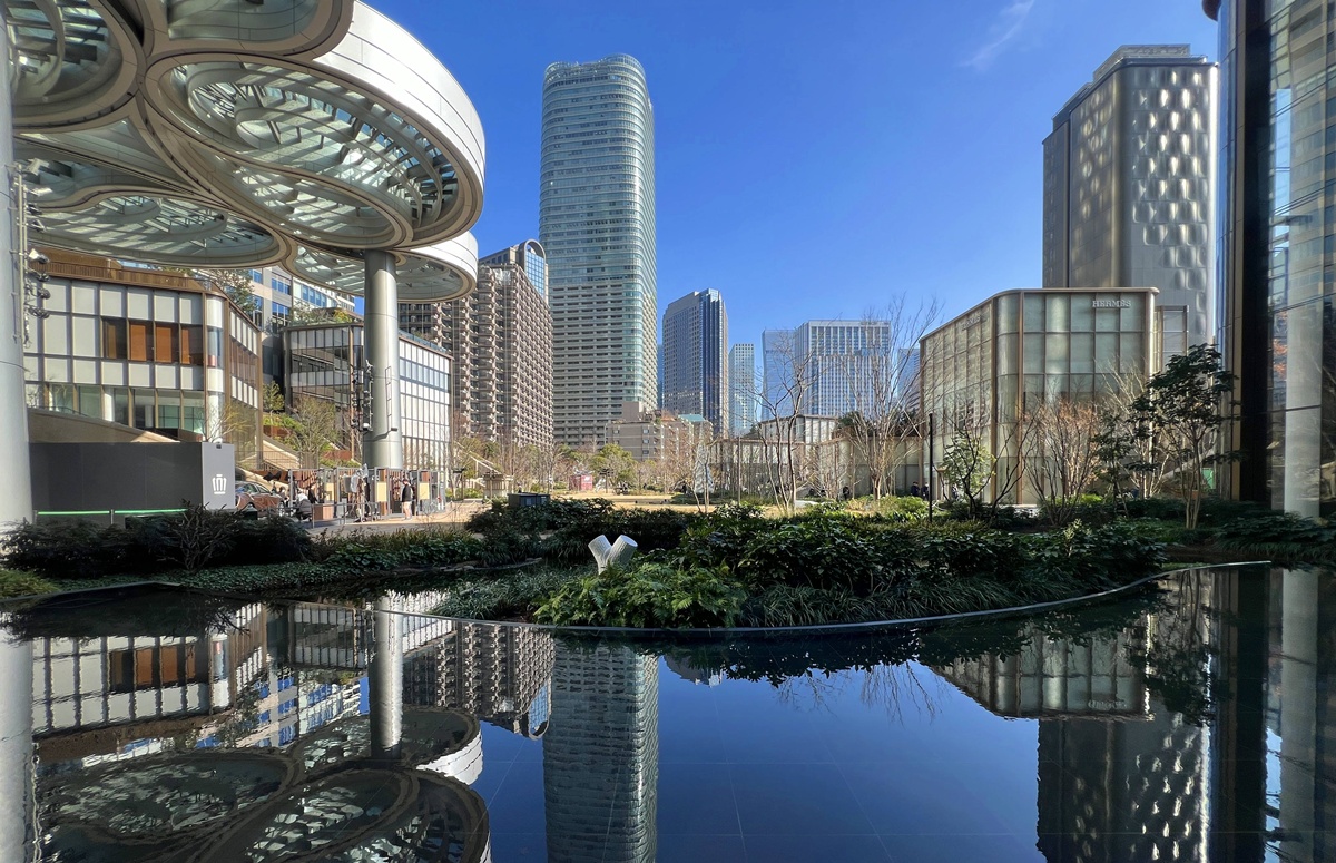 東京第一高樓的早晨，把東京鐵塔拉近到眼前｜東京港區麻布台之丘 森 JP Tower 33 樓的景觀咖啡廳 Hill House Sky Room Caf&eacute; & Bar @。CJ夫人。