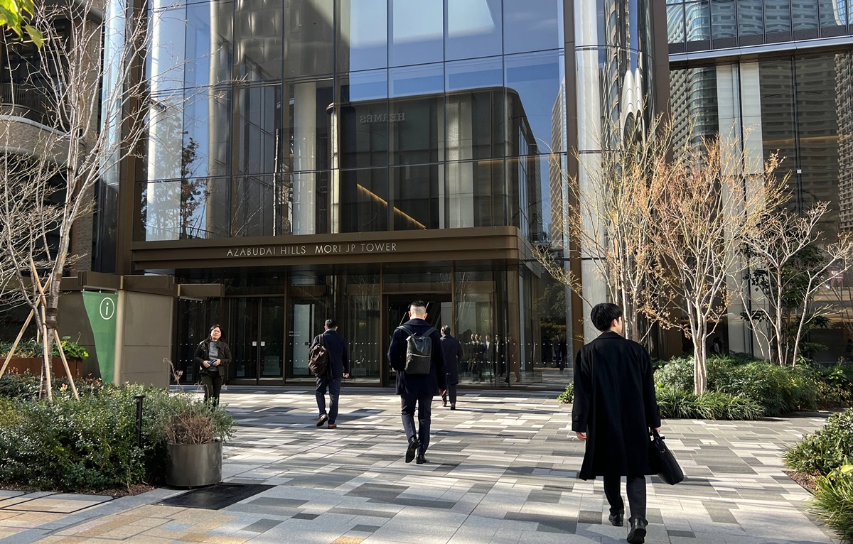 東京第一高樓的早晨，把東京鐵塔拉近到眼前｜東京港區麻布台之丘 森 JP Tower 33 樓的景觀咖啡廳 Hill House Sky Room Caf&eacute; & Bar @。CJ夫人。