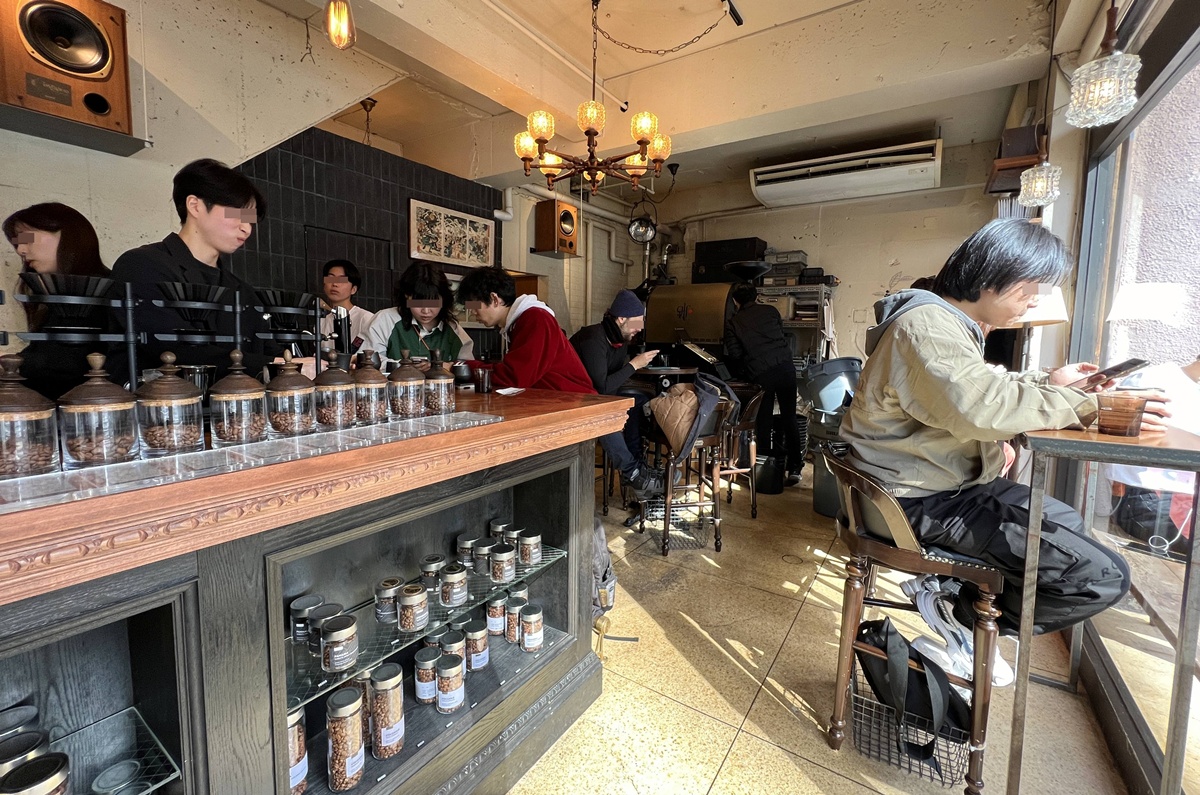 一杯一豆的極簡實驗室！在神保町，喝一杯清澈到有點冒犯的極淺焙咖啡｜東京精品咖啡推薦 GLITCH COFFEE & ROASTERS 東京神保町發跡店 @。CJ夫人。