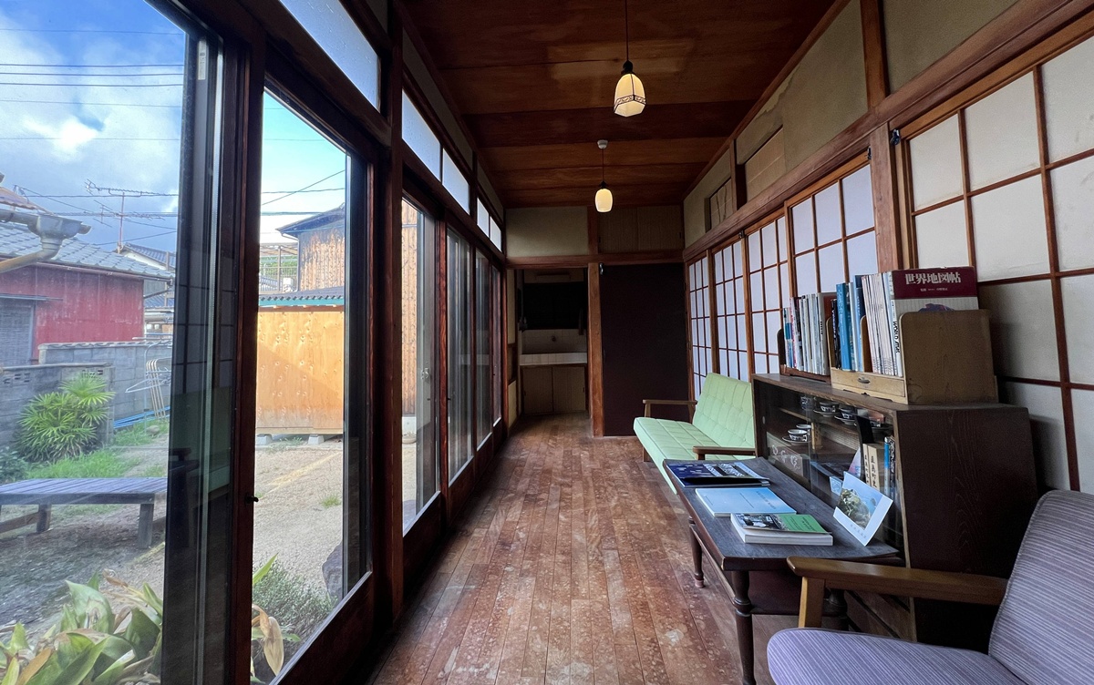 住進瀨戶內海藝術直島的生活光影！像朋友家一樣溫暖的古民家｜瀨戶內海自由行住宿推薦 直島本村青年旅宿   路地と灯り／Guest House Roji to Akari @。CJ夫人。