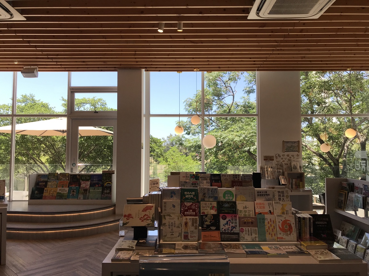 台南書香的游牧式閱讀旅行：5間隱身靜謐街角與巷弄裡的獨立書店、咖啡廳與背包客棧 @。CJ夫人。