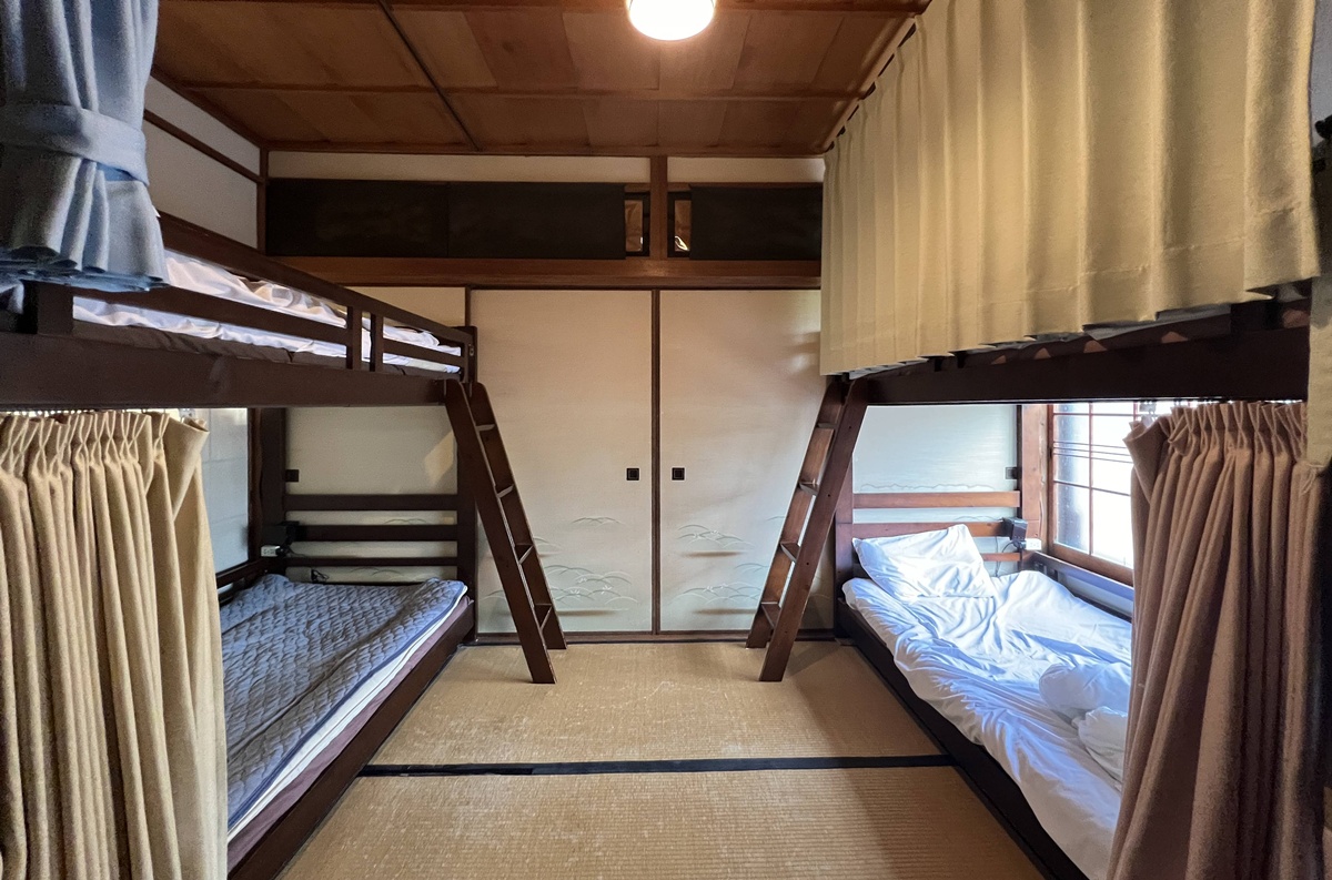 住進瀨戶內海藝術直島的生活光影！像朋友家一樣溫暖的古民家｜瀨戶內海自由行住宿推薦 直島本村青年旅宿   路地と灯り／Guest House Roji to Akari @。CJ夫人。