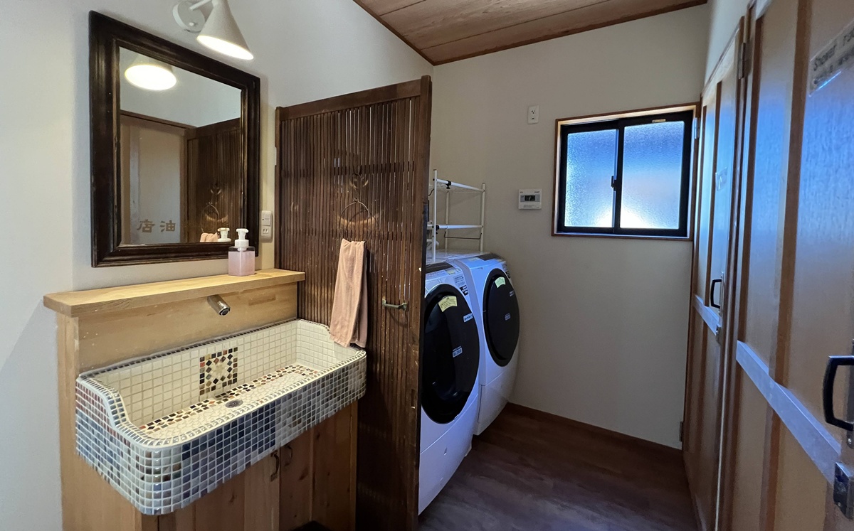 住進瀨戶內海藝術直島的生活光影！像朋友家一樣溫暖的古民家｜瀨戶內海自由行住宿推薦 直島本村青年旅宿   路地と灯り／Guest House Roji to Akari @。CJ夫人。