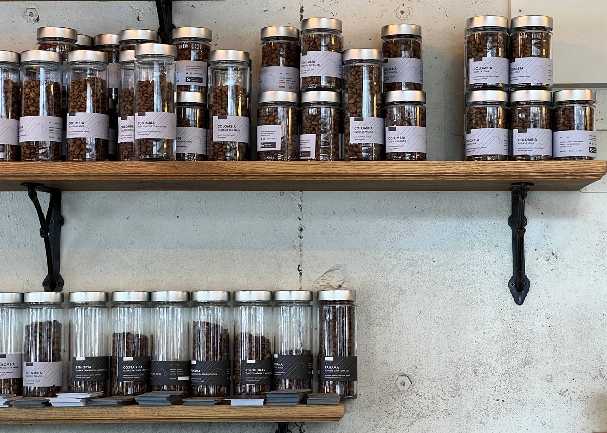 一杯一豆的極簡實驗室！在神保町，喝一杯清澈到有點冒犯的極淺焙咖啡｜東京精品咖啡推薦 GLITCH COFFEE & ROASTERS 東京神保町發跡店 @。CJ夫人。