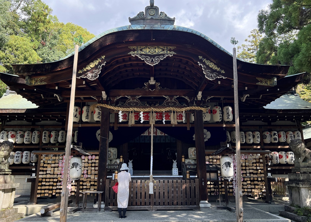 京都東山的一段溫柔繞行!被石兔使者包圍的吉祥神社!女生祈求戀情、順利懷孕和家庭幸福:京都岡崎神社 @。CJ夫人。 京都東山的一段溫柔繞行!被石兔使者包圍的吉祥神社!女生祈求戀情、順利懷孕和家庭幸福:京都岡崎神社 @。CJ夫人。