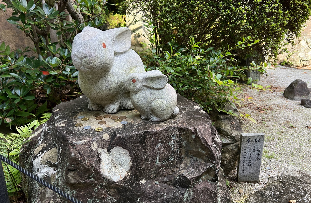 京都東山的一段溫柔繞行!被石兔使者包圍的吉祥神社!女生祈求戀情、順利懷孕和家庭幸福:京都岡崎神社 @。CJ夫人。 京都東山的一段溫柔繞行!被石兔使者包圍的吉祥神社!女生祈求戀情、順利懷孕和家庭幸福:京都岡崎神社 @。CJ夫人。