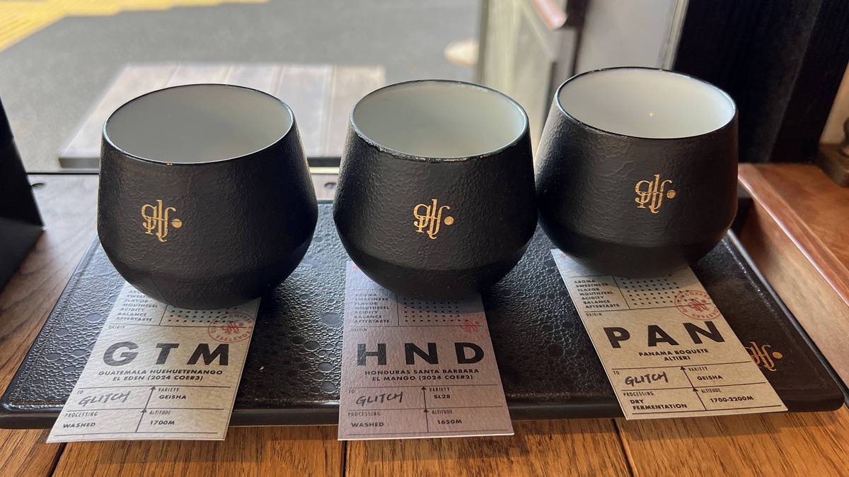 一杯一豆的極簡實驗室！在神保町，喝一杯清澈到有點冒犯的極淺焙咖啡｜東京精品咖啡推薦 GLITCH COFFEE & ROASTERS 東京神保町發跡店 @。CJ夫人。