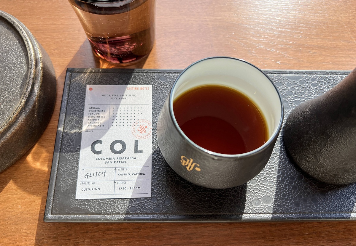 一杯一豆的極簡實驗室！在神保町，喝一杯清澈到有點冒犯的極淺焙咖啡｜東京精品咖啡推薦 GLITCH COFFEE & ROASTERS 東京神保町發跡店 @。CJ夫人。