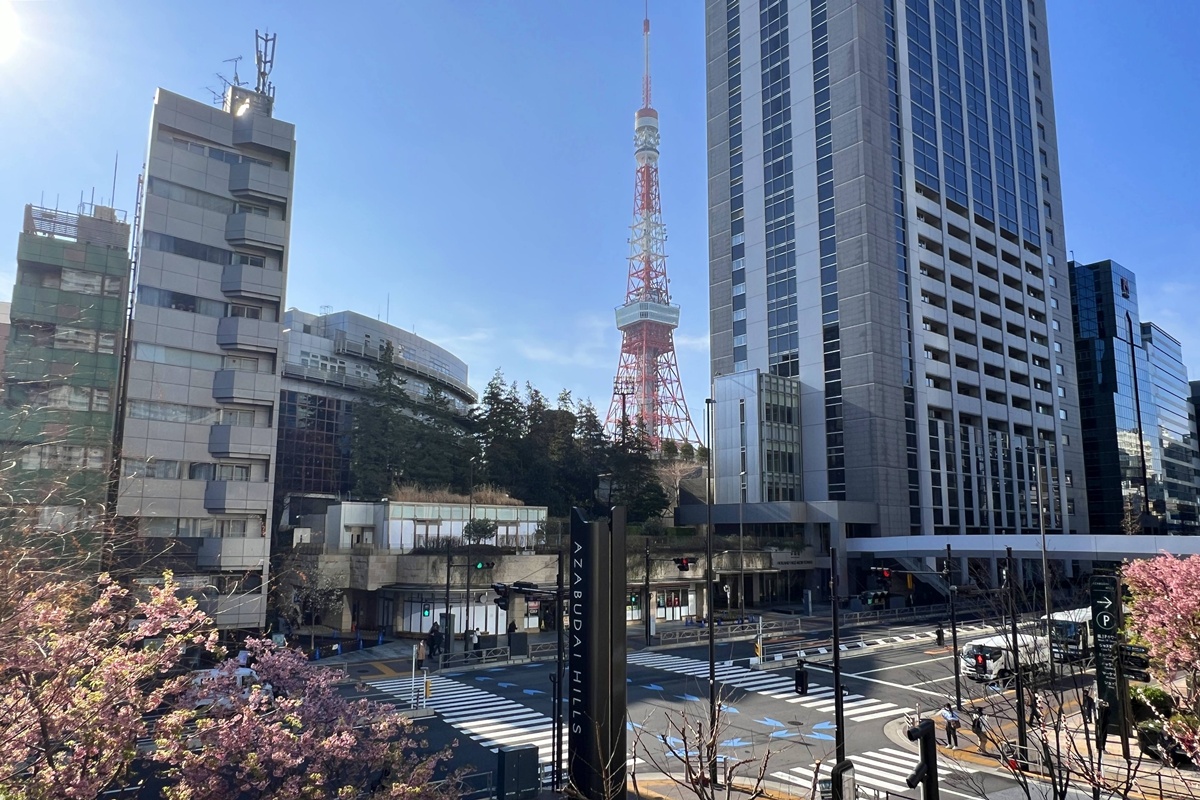 東京第一高樓的早晨，把東京鐵塔拉近到眼前｜東京港區麻布台之丘 森 JP Tower 33 樓的景觀咖啡廳 Hill House Sky Room Caf&eacute; & Bar @。CJ夫人。