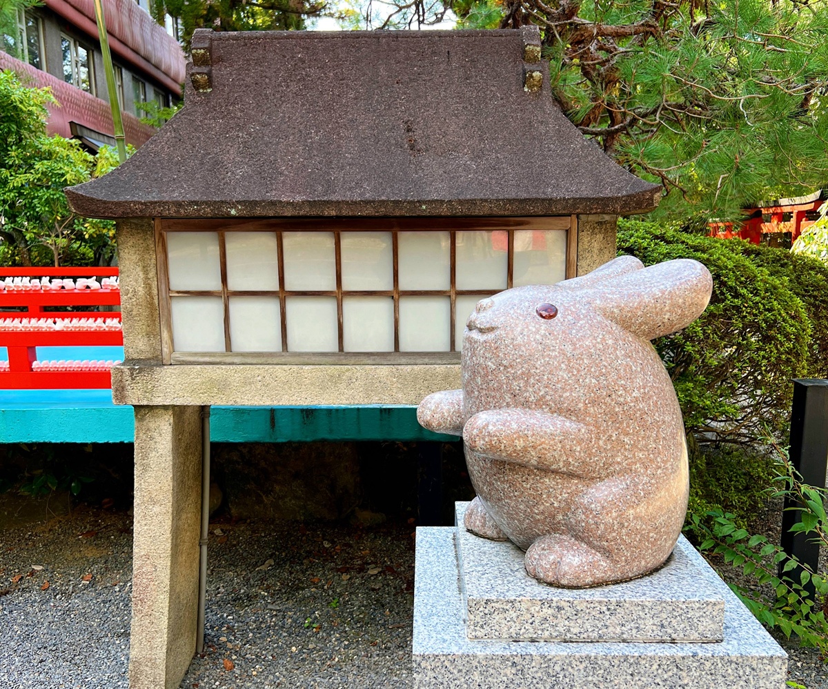 京都東山最可愛神社！被石兔使者包圍的祈福聖地，戀愛、懷孕、家庭幸福一次祈願｜京都東天王岡崎神社 @。CJ夫人。