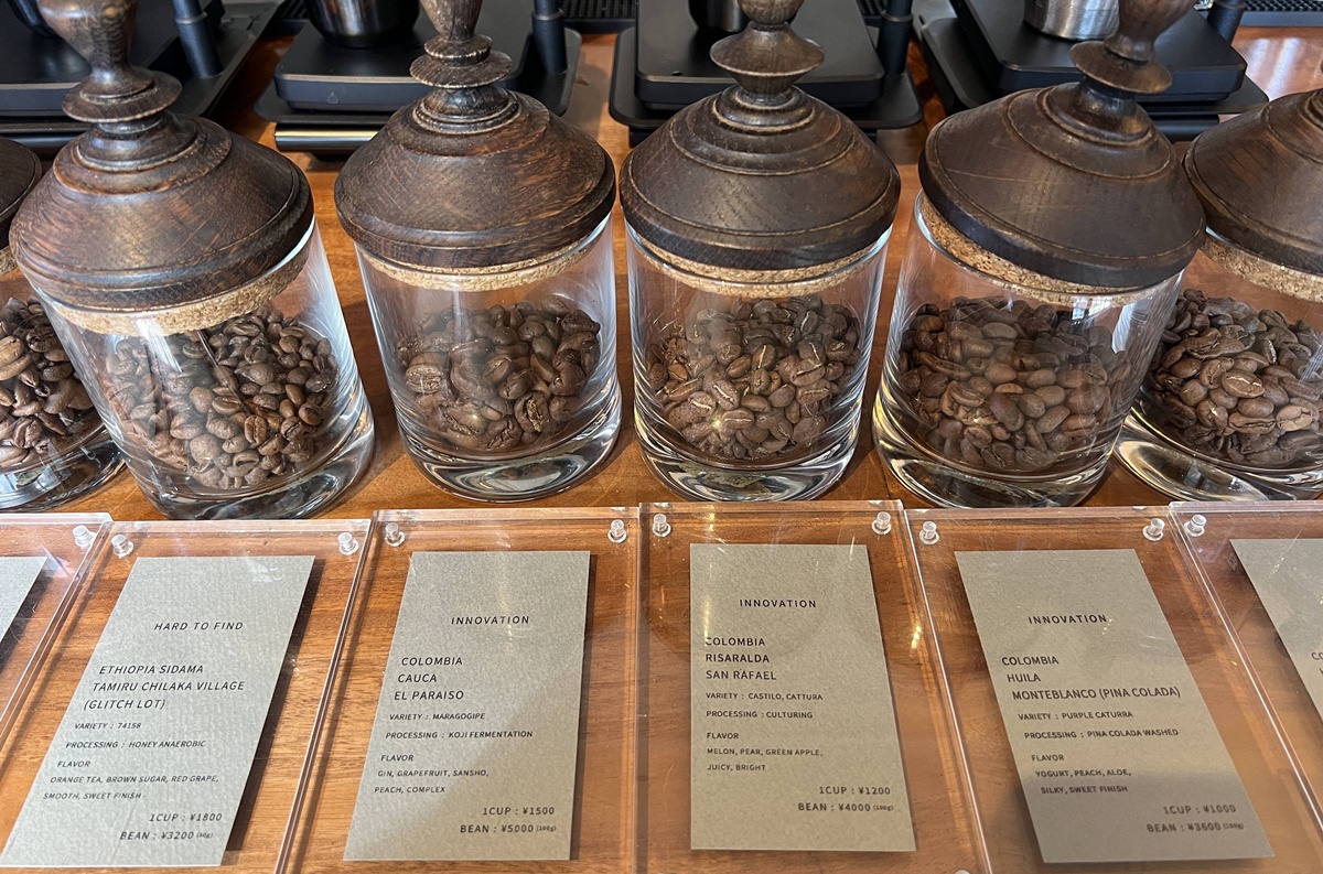 一杯一豆的極簡實驗室！在神保町，喝一杯清澈到有點冒犯的極淺焙咖啡｜東京精品咖啡推薦 GLITCH COFFEE & ROASTERS 東京神保町發跡店 @。CJ夫人。