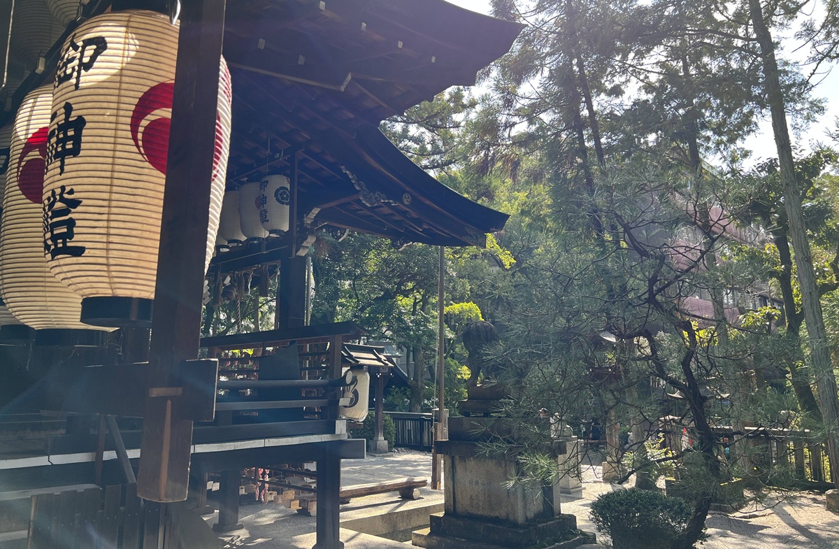 京都東山最可愛神社！被石兔使者包圍的祈福聖地，戀愛、懷孕、家庭幸福一次祈願｜京都東天王岡崎神社 @。CJ夫人。