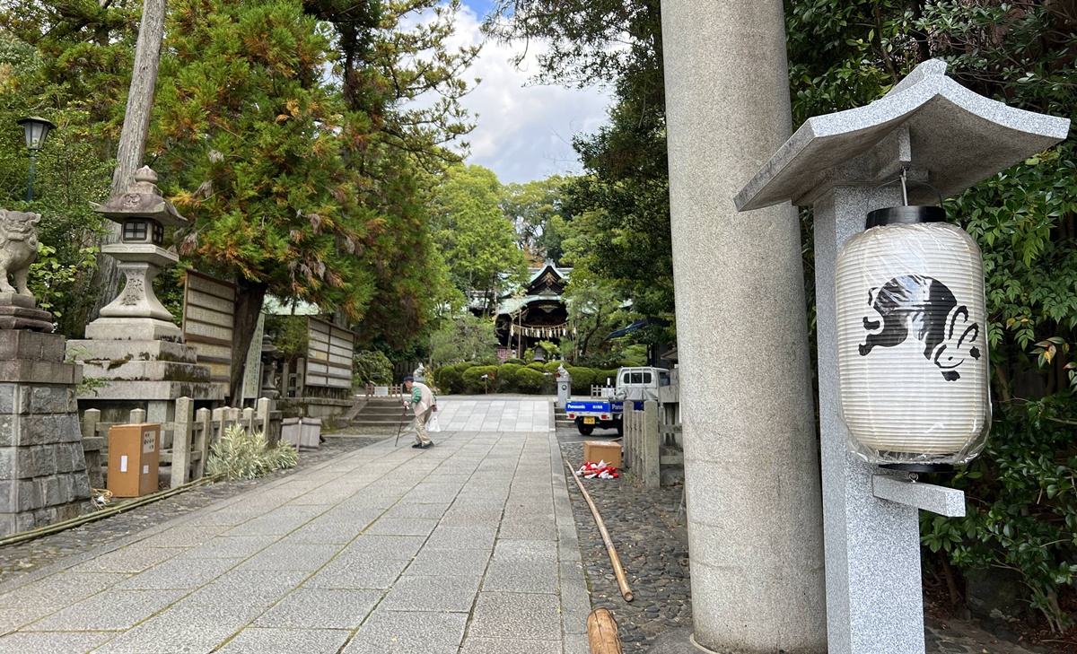 京都東山最可愛神社！被石兔使者包圍的祈福聖地，戀愛、懷孕、家庭幸福一次祈願｜京都東天王岡崎神社 @。CJ夫人。