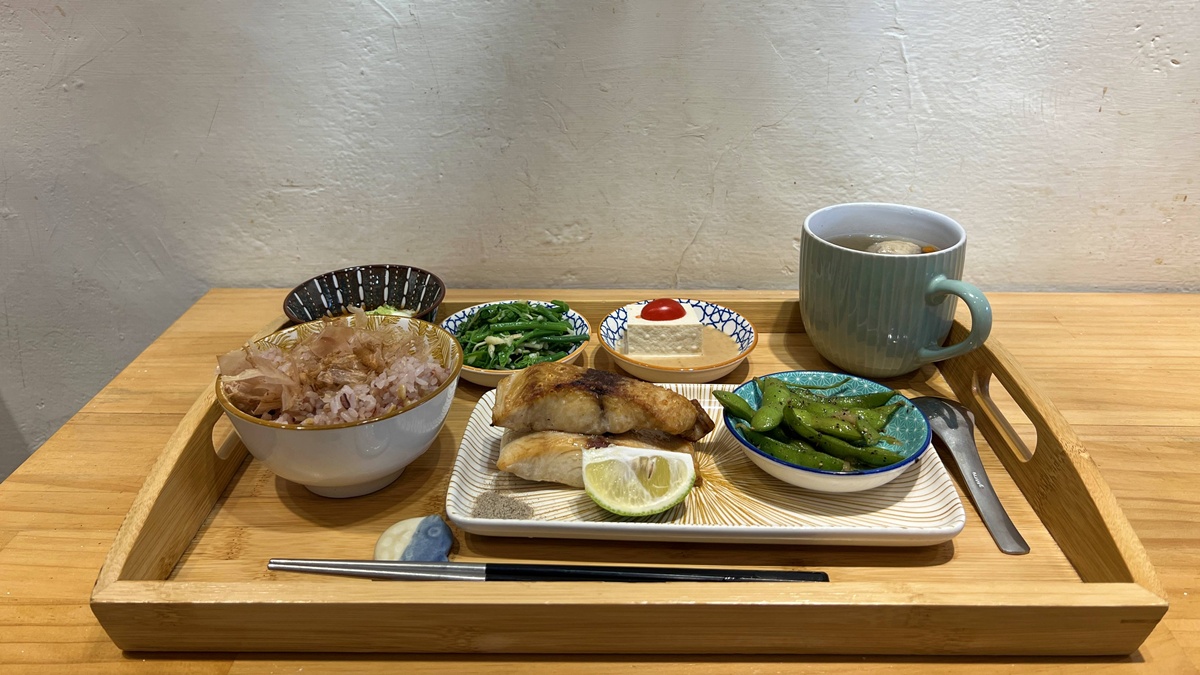 味蕾也是、目光也是，深深吸引人的北海道道東根室魚料迴轉壽司｜根室花丸 銀座店 @。CJ夫人。