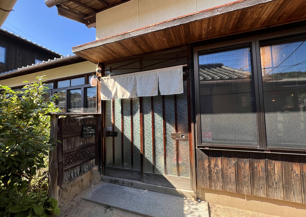 住進瀨戶內海藝術直島的生活光影！像朋友家一樣溫暖的古民家｜瀨戶內海自由行住宿推薦 直島本村青年旅宿   路地と灯り／Guest House Roji to Akari @。CJ夫人。