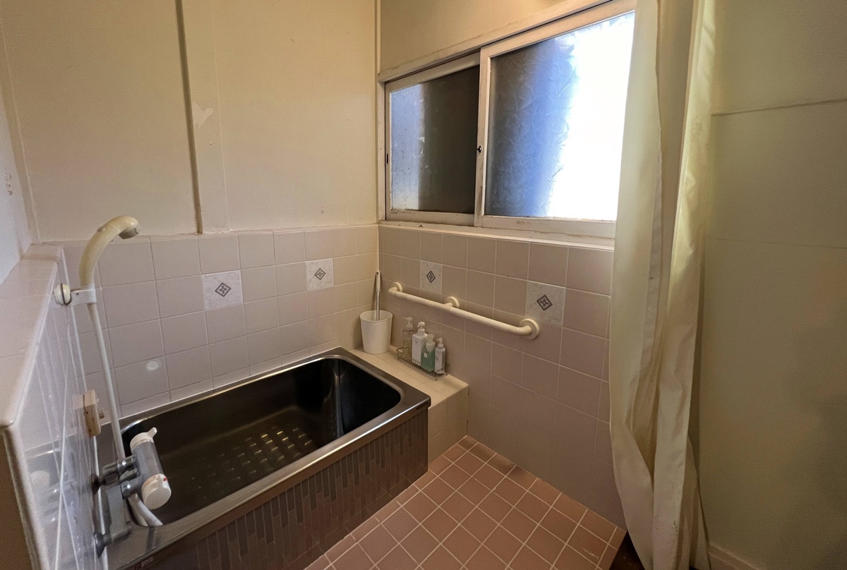 住進瀨戶內海藝術直島的生活光影！像朋友家一樣溫暖的古民家｜瀨戶內海自由行住宿推薦 直島本村青年旅宿   路地と灯り／Guest House Roji to Akari @。CJ夫人。