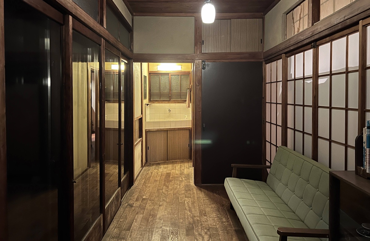 住進瀨戶內海藝術直島的生活光影！像朋友家一樣溫暖的古民家｜瀨戶內海自由行住宿推薦 直島本村青年旅宿   路地と灯り／Guest House Roji to Akari @。CJ夫人。