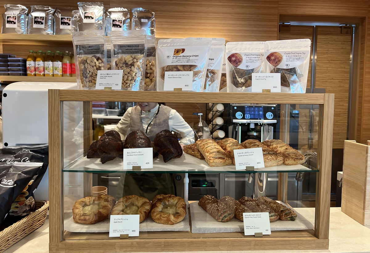 東京第一高樓的早晨，把東京鐵塔拉近到眼前｜東京港區麻布台之丘 森 JP Tower 33 樓的景觀咖啡廳 Hill House Sky Room Caf&eacute; & Bar @。CJ夫人。