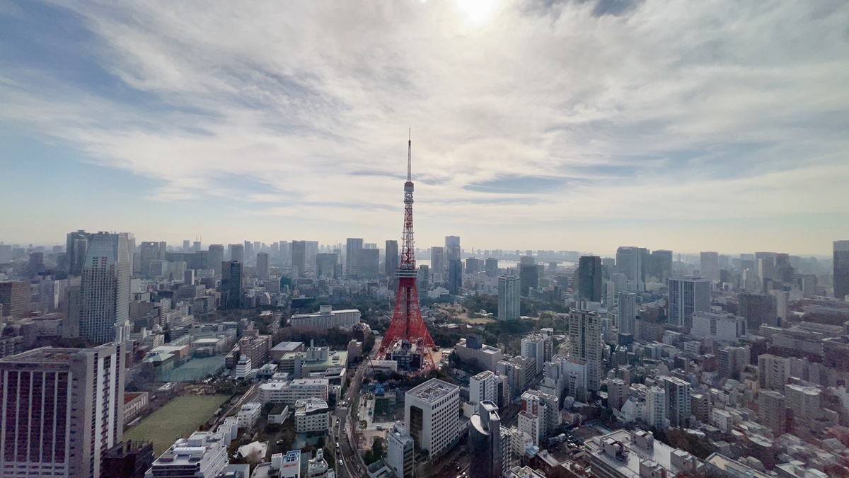 東京第一高樓的早晨，把東京鐵塔拉近到眼前｜東京港區麻布台之丘 森 JP Tower 33 樓的景觀咖啡廳 Hill House Sky Room Caf&eacute; & Bar @。CJ夫人。