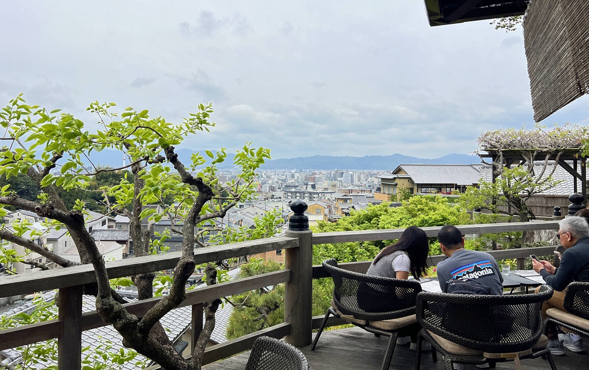 在清水寺許完願之後，我會找間茶屋坐下來｜京都清水寺旁的朝日坂午餐推薦 音羽茶寮、抹茶白玉與舞台蕎麥體驗 @。CJ夫人。