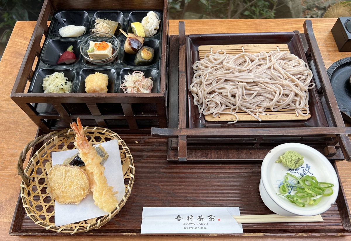 在清水寺許完願之後，我會找間茶屋坐下來｜京都清水寺旁的朝日坂午餐推薦 音羽茶寮、抹茶白玉與舞台蕎麥體驗 @。CJ夫人。