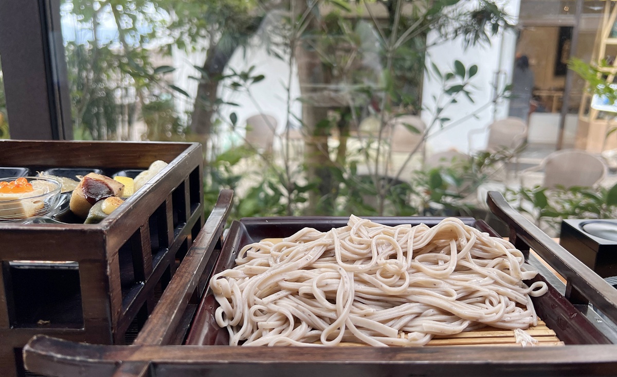 在清水寺許完願之後，我會找間茶屋坐下來｜京都清水寺旁的朝日坂午餐推薦 音羽茶寮、抹茶白玉與舞台蕎麥體驗 @。CJ夫人。