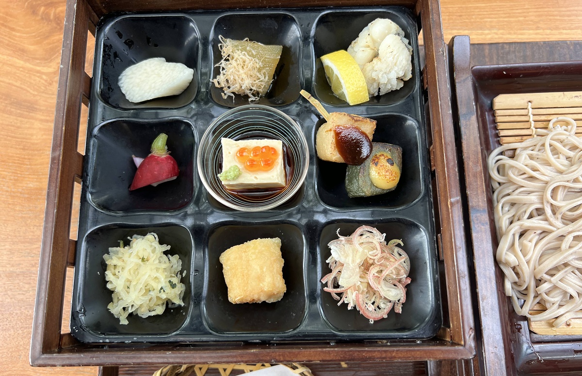 在清水寺許完願之後，我會找間茶屋坐下來｜京都清水寺旁的朝日坂午餐推薦 音羽茶寮、抹茶白玉與舞台蕎麥體驗 @。CJ夫人。