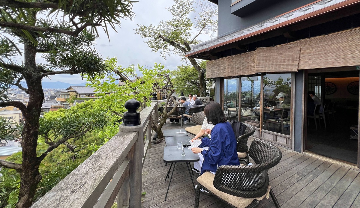在清水寺許完願之後，我會找間茶屋坐下來｜京都清水寺旁的朝日坂午餐推薦 音羽茶寮、抹茶白玉與舞台蕎麥體驗 @。CJ夫人。