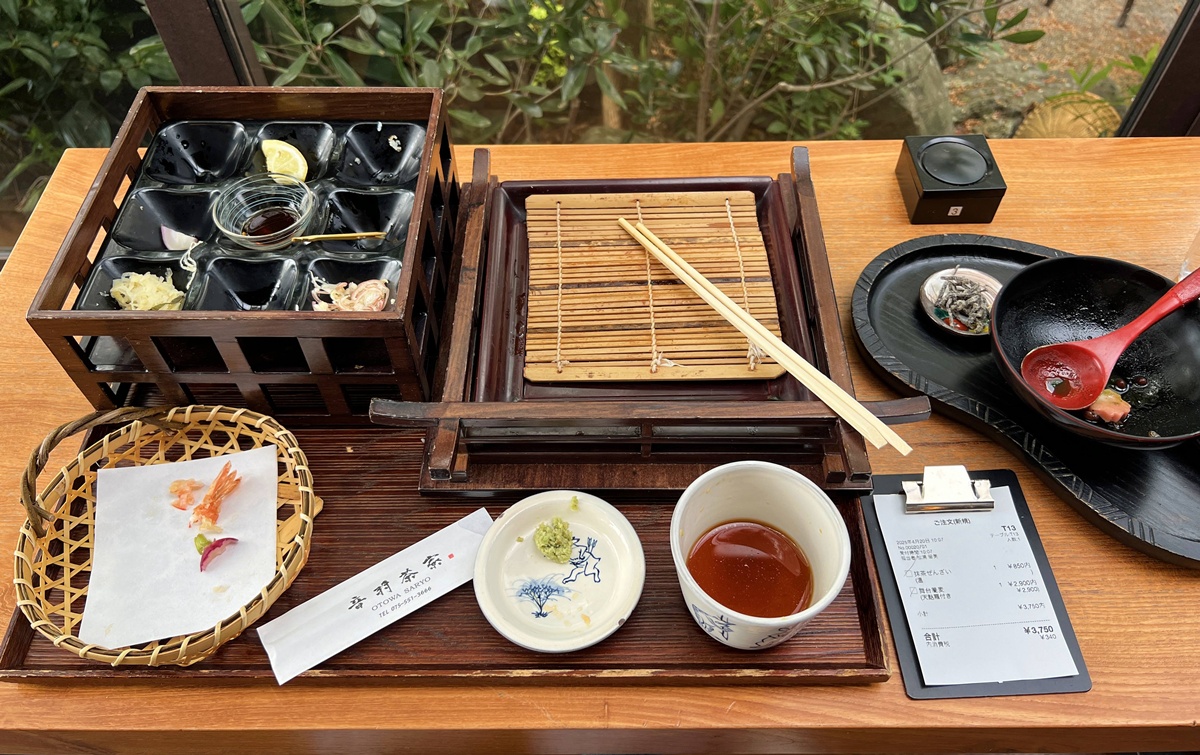 在清水寺許完願之後，我會找間茶屋坐下來｜京都清水寺旁的朝日坂午餐推薦 音羽茶寮、抹茶白玉與舞台蕎麥體驗 @。CJ夫人。