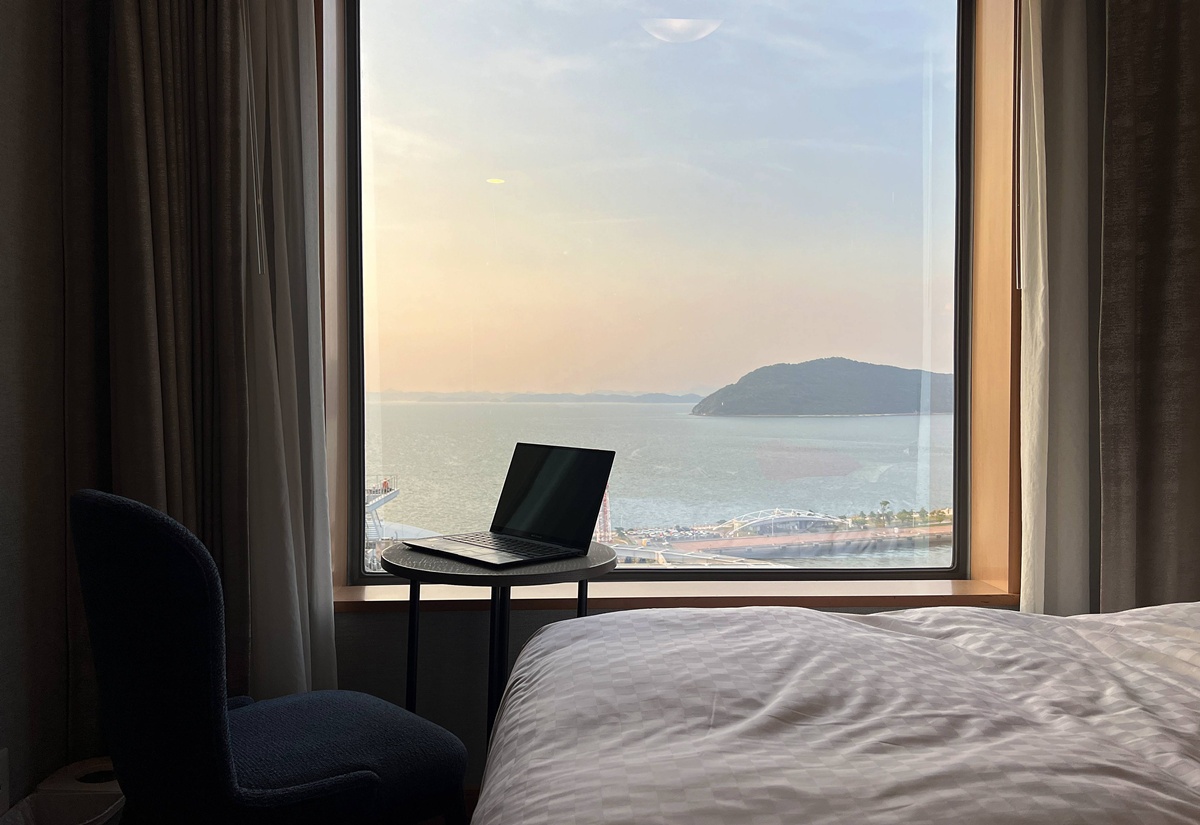 停靠再出發！專為瀨戶內海跳島旅行而生的最佳中繼與無敵海景居所｜瀨戶內海藝術祭高松港住宿推薦 JR 飯店 Clement，竟然暑假平日雙人海景客房只要12700日圓有找 @。CJ夫人。