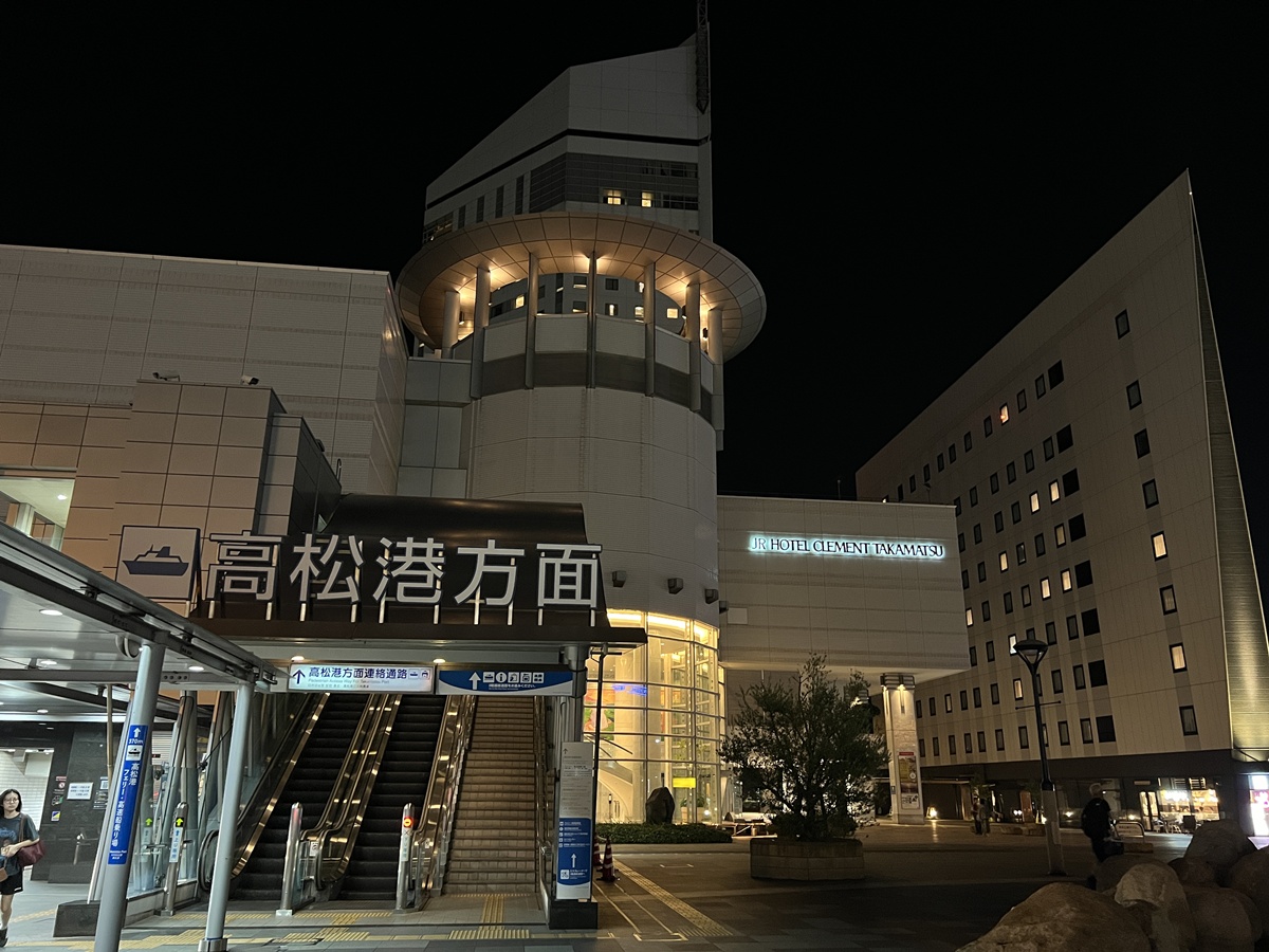 停靠再出發！專為瀨戶內海跳島旅行而生的最佳中繼與無敵海景居所｜瀨戶內海藝術祭高松港住宿推薦 JR 飯店 Clement，竟然暑假平日雙人海景客房只要12700日圓有找 @。CJ夫人。
