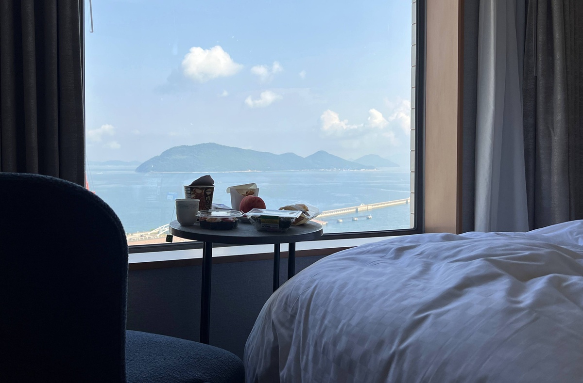 停靠再出發！專為瀨戶內海跳島旅行而生的最佳中繼與無敵海景居所｜瀨戶內海藝術祭高松港住宿推薦 JR 飯店 Clement，竟然暑假平日雙人海景客房只要12700日圓有找 @。CJ夫人。