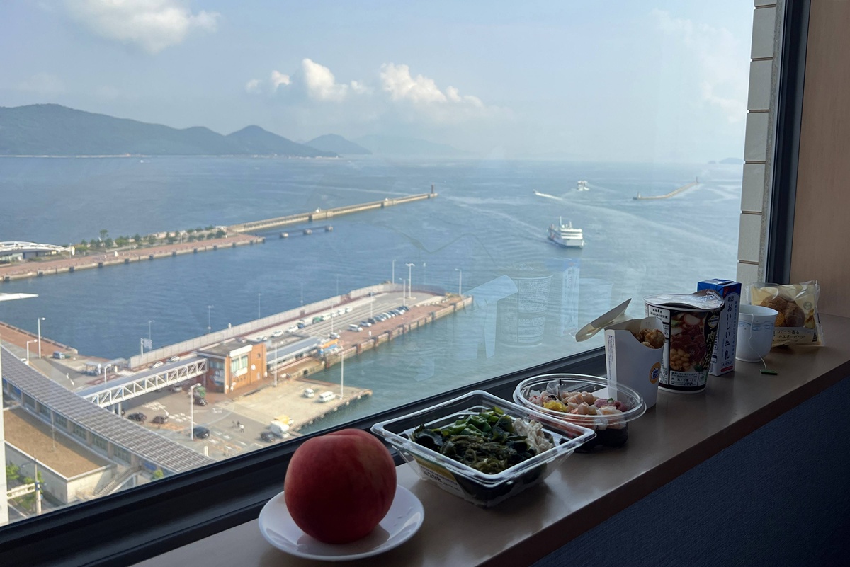 停靠再出發！專為瀨戶內海跳島旅行而生的最佳中繼與無敵海景居所｜瀨戶內海藝術祭高松港住宿推薦 JR 飯店 Clement，竟然暑假平日雙人海景客房只要12700日圓有找 @。CJ夫人。