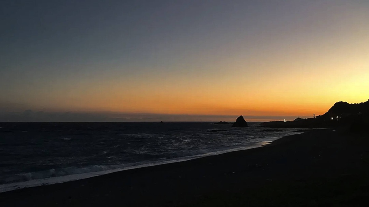 海風、日落、第一顆星！我在漁人部落的蘭嶼旅人 Rover，等過八代灣從金色到深藍的那段時間 @。CJ夫人。