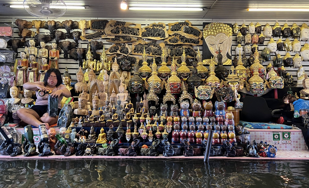 讓色彩、氣味與聲音同時發生感官衝擊的泰國水上市場！原來混亂也可以是一種很完整的美感｜KLOOK客路一日遊的丹嫩莎朵水上市場與老達叻水上市場 @。CJ夫人。
