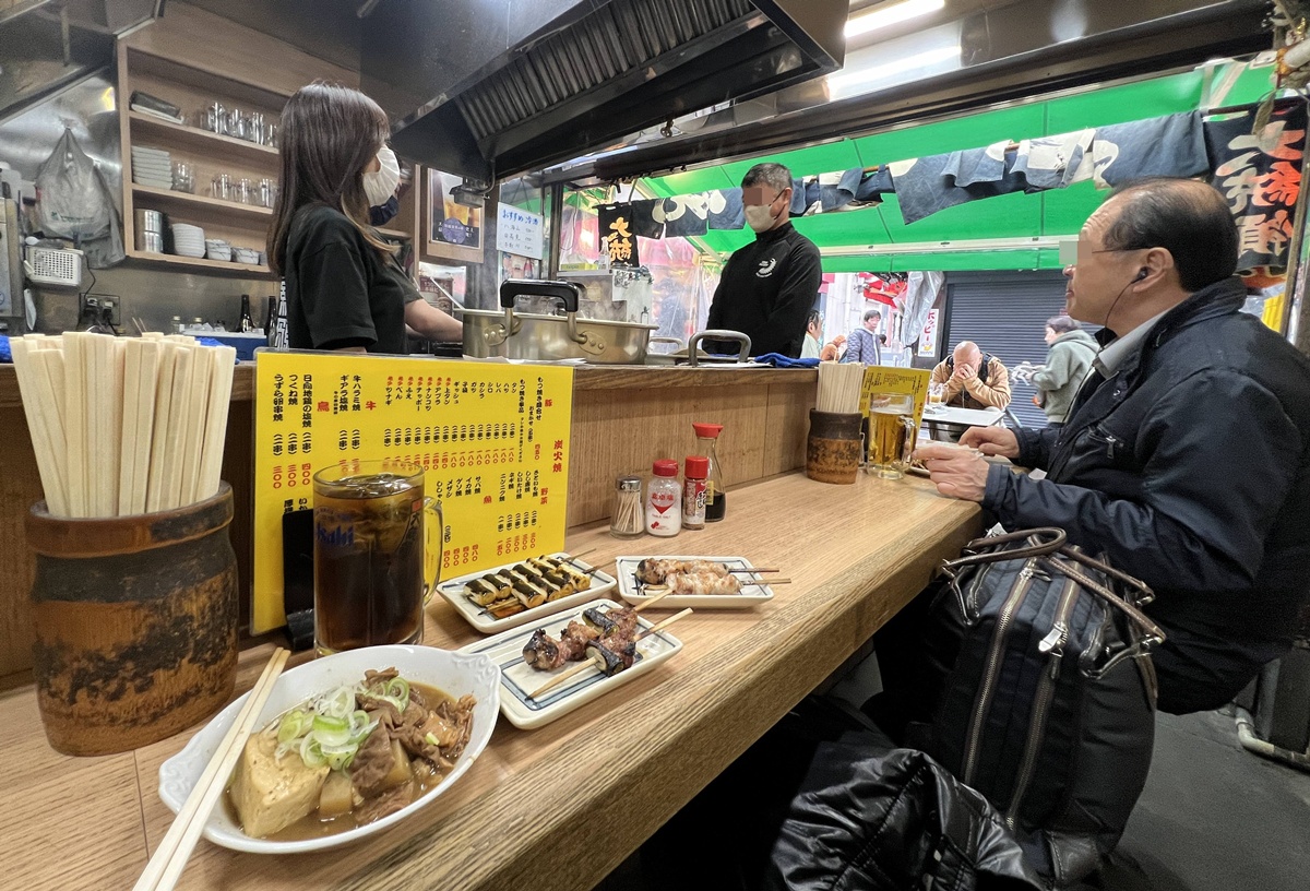 一間從上午10點就能喝啤酒的居酒屋食堂！東京上野最具代表性的老字號大眾酒場 阿美橫町內的大統領居酒屋 @。CJ夫人。