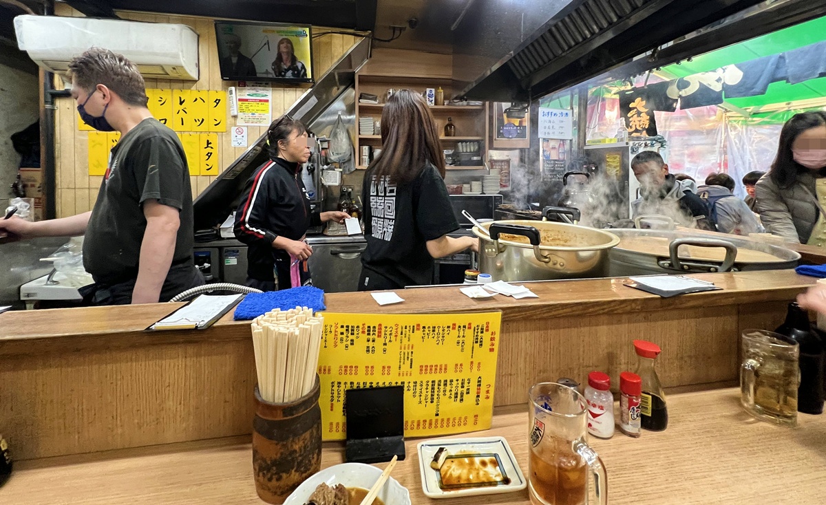 一間從上午10點就能喝啤酒的居酒屋食堂！東京上野最具代表性的老字號大眾酒場 阿美橫町內的大統領居酒屋 @。CJ夫人。