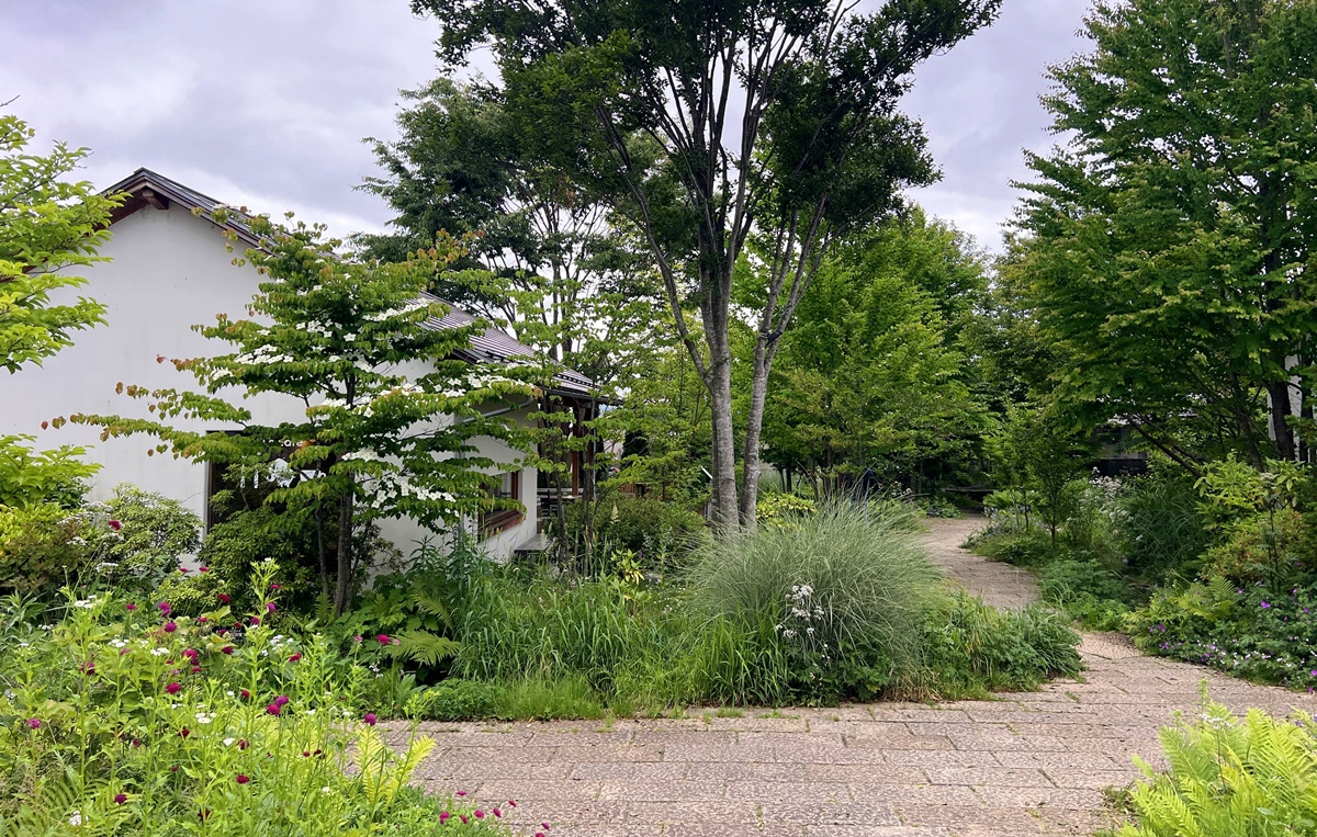河口湖最值得慢下來的花園聚落！把富士山、山梨果實與職人工藝放進生活裡｜日本山梨縣河口湖的富士大石花園露臺 Fuji Oishi Hanaterrace @。CJ夫人。