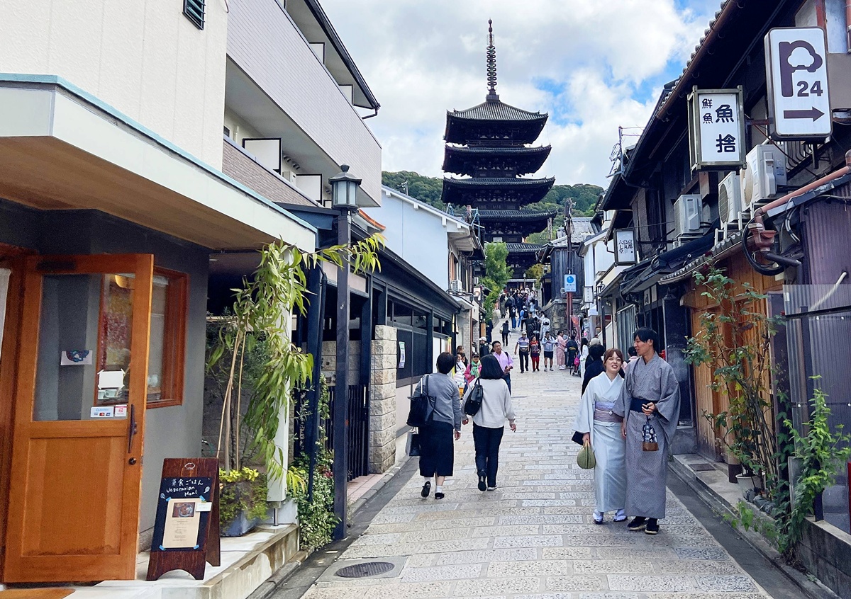 第一次關西自由行住宿怎麼選？大阪適合購物夜生活、京都適合古都散策。從景點、交通、住宿預算到旅行風格，9個面向一次完整比較 @。CJ夫人。
