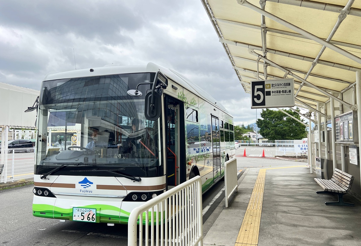 富士山五合目不用登山也能去！搭富士Subaru Line巴士直達海拔2305公尺，普通旅人不攻頂，也能最靠近富士山的半日旅行 @。CJ夫人。