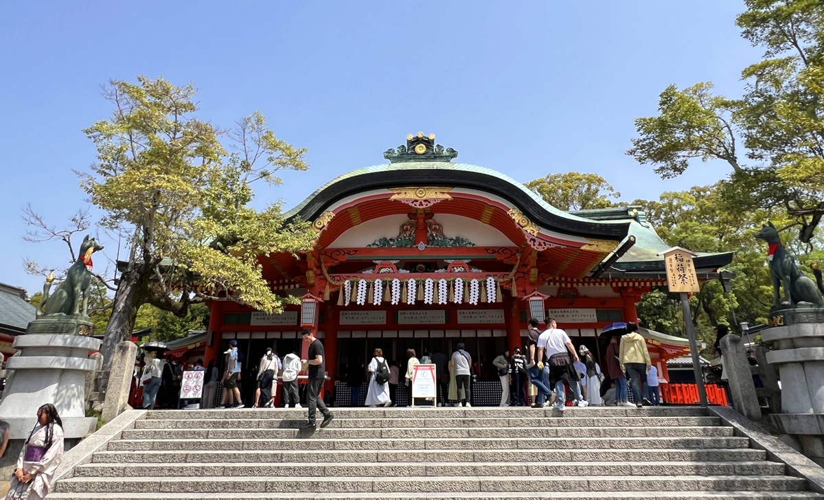 從狐狸神使到千本鳥居，走進一座由願望堆疊而成的山｜京都自由行一定要來的伏見稻荷大社與8個最值得停留的風景 @。CJ夫人。