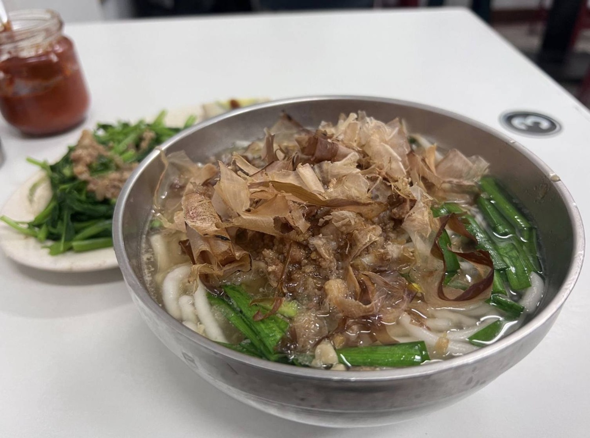 用一輩子守住別人的童年！台東市，總有一種味道，替你把時間留住，；一碗米苔目、一塊炸雞、一盤剉冰、一壺茶，都是回來的理由 @。CJ夫人。
