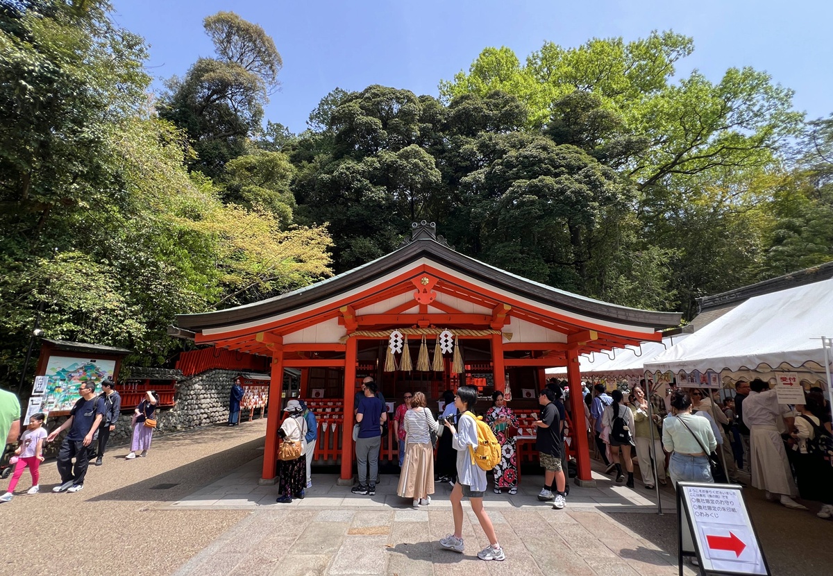 從狐狸神使到千本鳥居，走進一座由願望堆疊而成的山｜京都自由行一定要來的伏見稻荷大社與8個最值得停留的風景 @。CJ夫人。