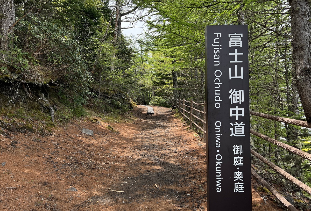 富士山五合目不用登山也能去！搭富士Subaru Line巴士直達海拔2305公尺，普通旅人不攻頂，也能最靠近富士山的半日旅行 @。CJ夫人。