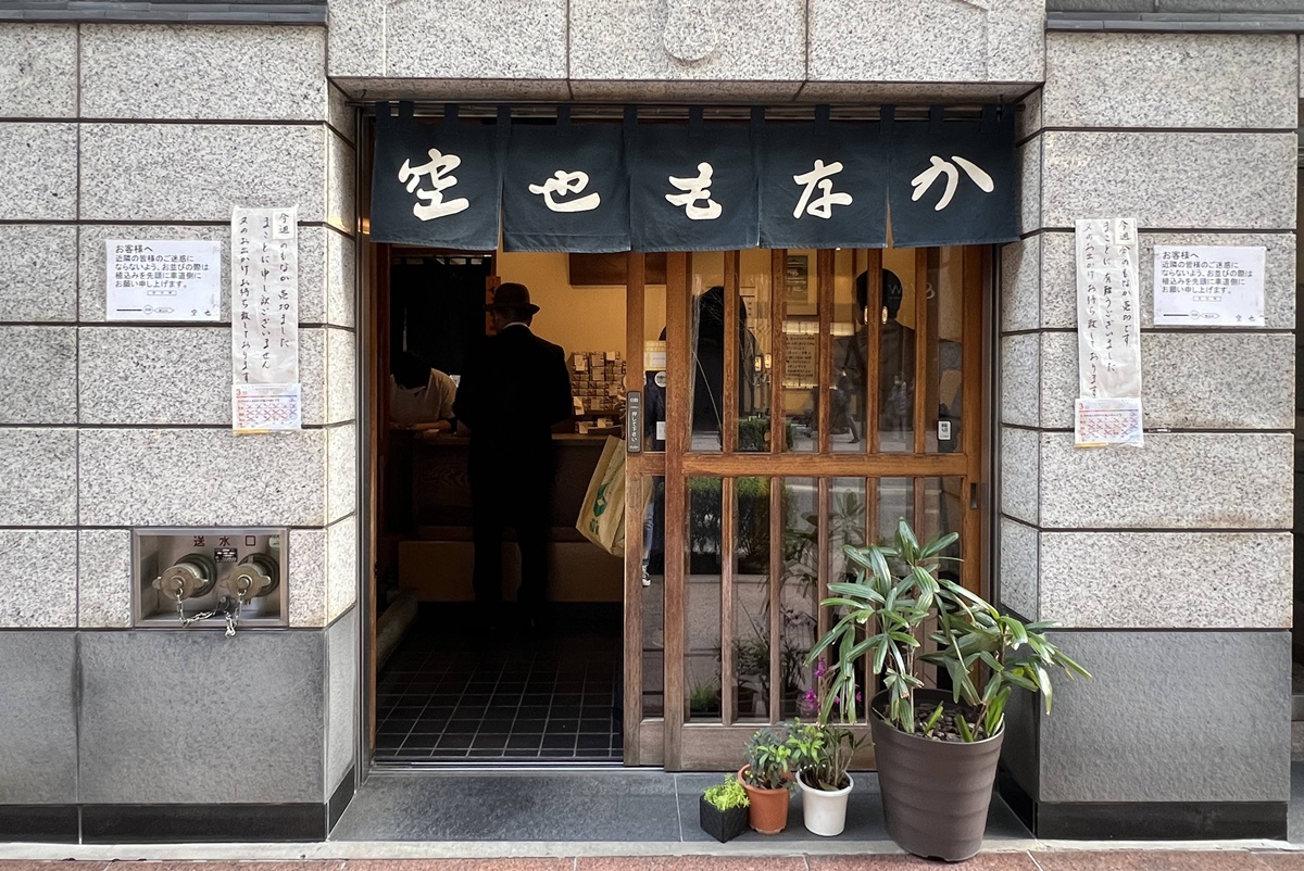 每一盒和菓子，都藏著一位想記住的人！東京銀座甜點散策，沿著中央通走進木村家、空也、虎屋、資生堂Parlour等百年老舖與限定甜點，一次匯集日本五百年的伴手禮文化 @。CJ夫人。