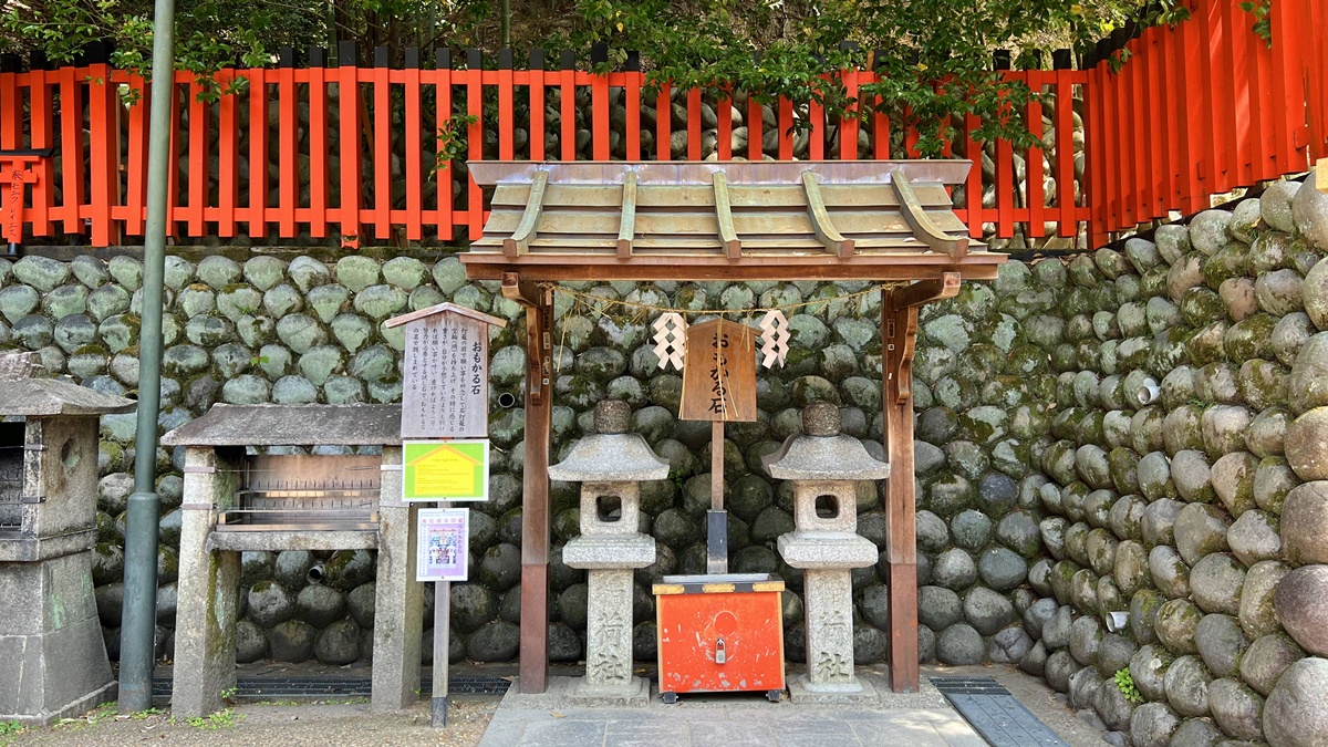 從狐狸神使到千本鳥居，走進一座由願望堆疊而成的山｜京都自由行一定要來的伏見稻荷大社與8個最值得停留的風景 @。CJ夫人。